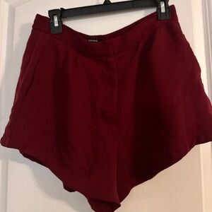 Sz L color cherry. No stains or tears. Excellent condition